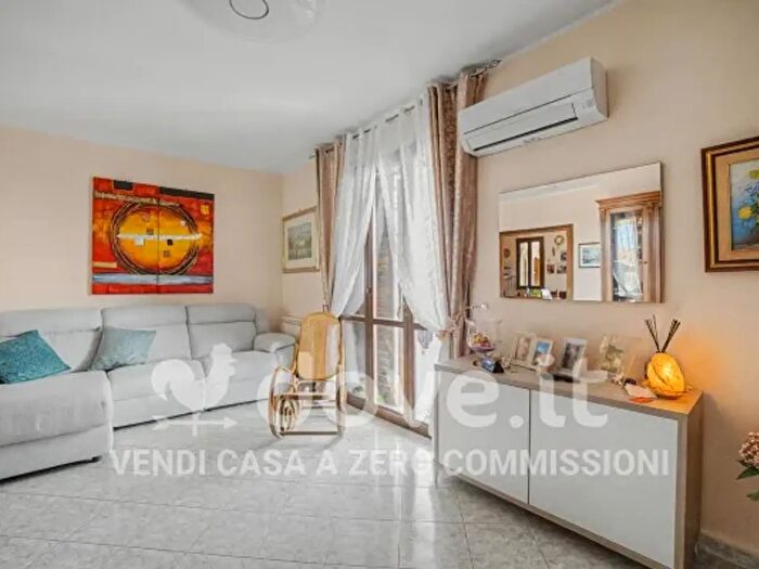Appartamento trilocale in vendita in Via Finocchiari, Aci Catena