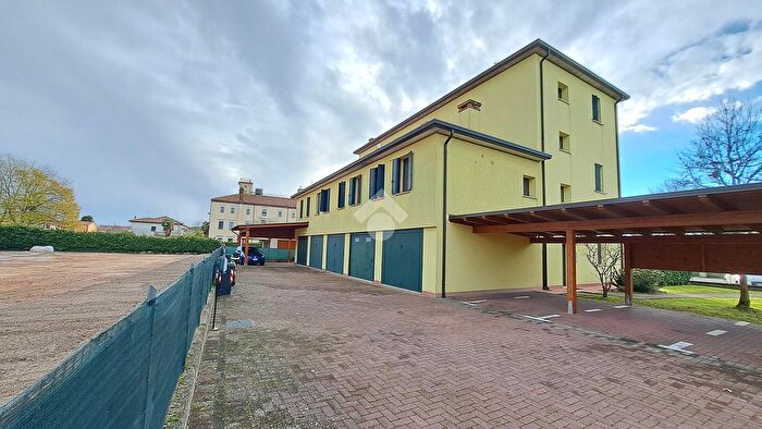 Appartamento trilocale in vendita in Via Alcide De Gasperi, San Martino Di Venezze