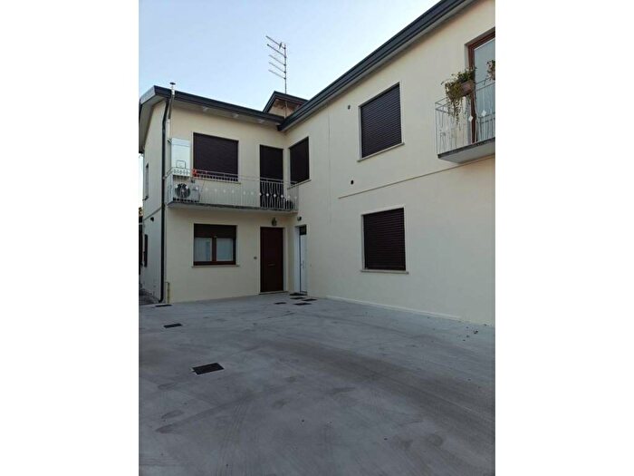 Appartamento con 6 locali in affitto in Via Roma, Centro San Lorenzo, Albignasego