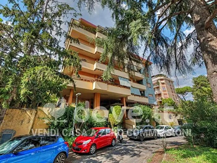 Appartamento quadrilocale in vendita in Via Ubaldino Peruzzi, Roma