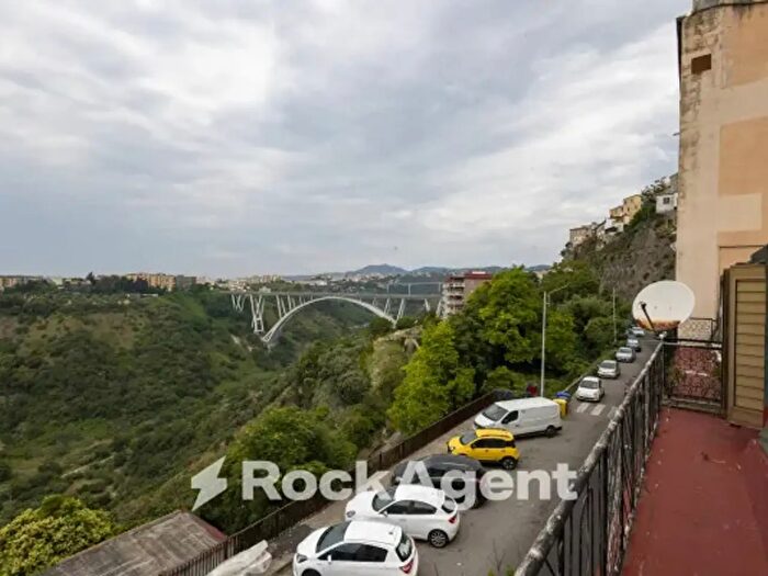 Appartamento con 5 locali in vendita in Via Carlo V, Catanzaro