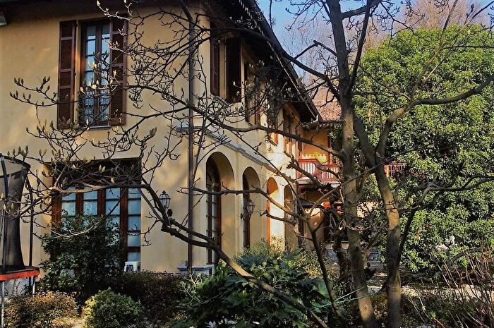 Casa con 12 locali in vendita in Cassano Magnago, Cassano Magnago