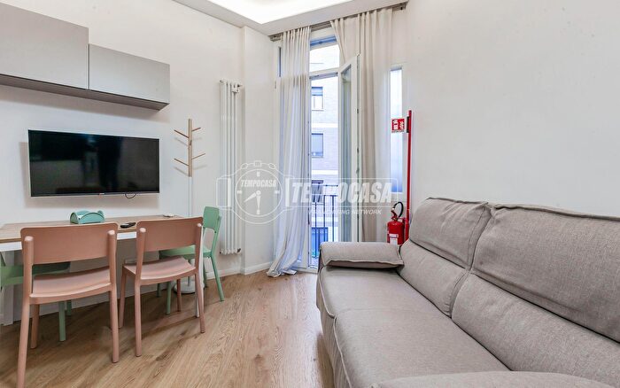 Appartamento bilocale in affitto in Via Parmigianino, Milano