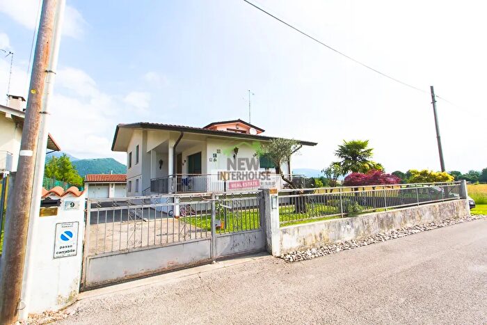 Casa con 6 locali in vendita in Via Portogruaro Maniago, Maniago