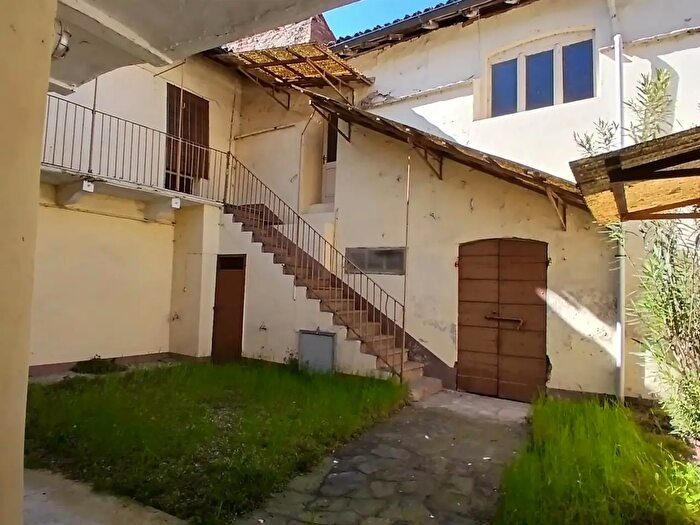 Casa con 6 locali in vendita in Mortara