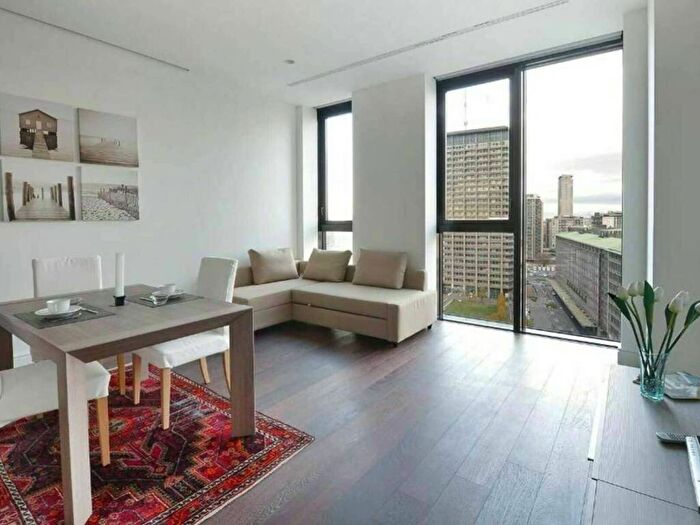 Appartamento bilocale in affitto in Viale della Liberazione, Porta Nuova, Milano