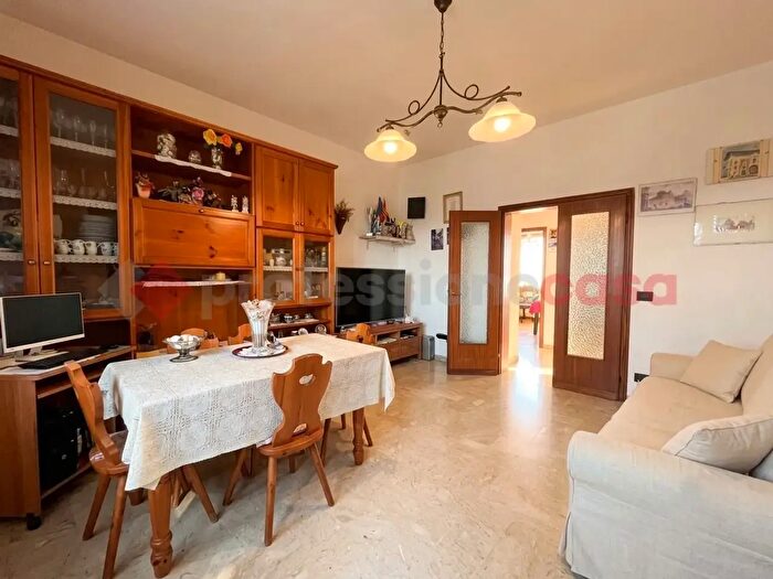 Appartamento con 5 locali in vendita in Via Carducci, San Giuliano Terme
