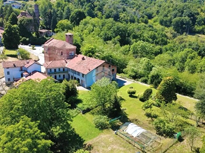 Casa con 13 locali in vendita in Frazione Villa, Ternengo