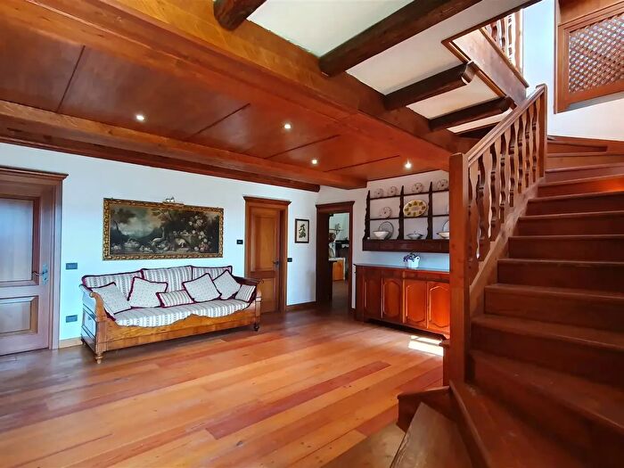 Casa con 8 locali in vendita in Teolo