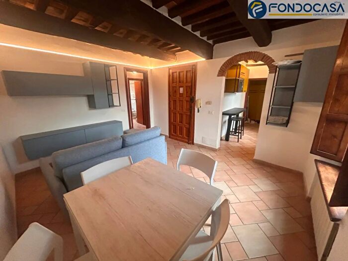 Appartamento trilocale in vendita in Via Vittorio Emanuele, Camaiore