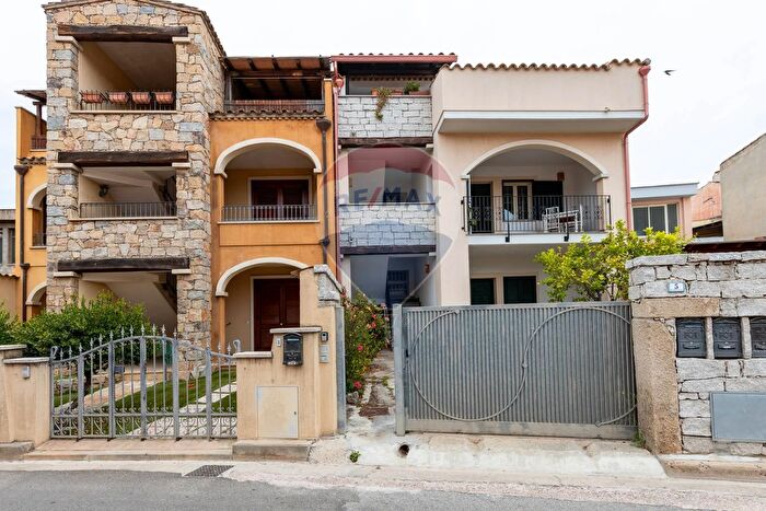 Appartamento trilocale in vendita in Via Quinto Pitzalis, Villasimius