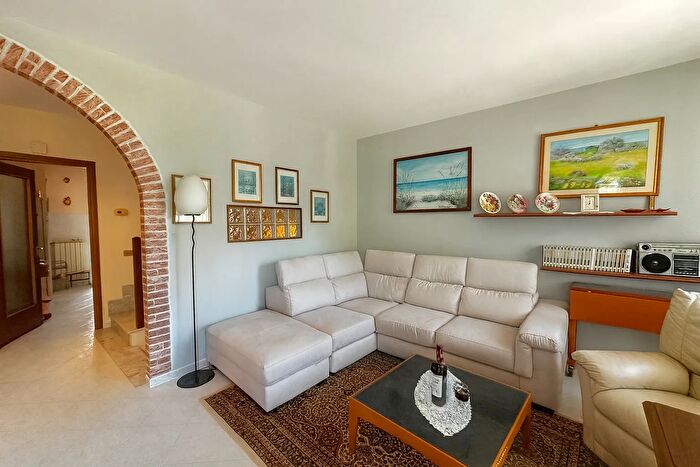 Casa con 6 locali in vendita in Bolano