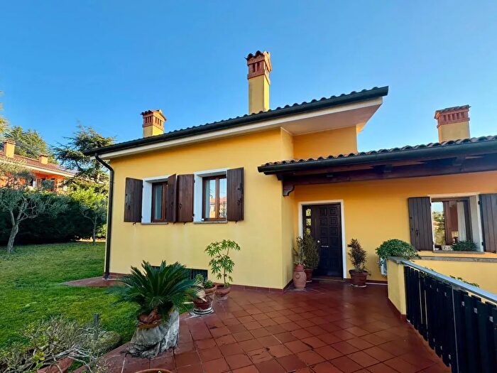 Casa quadrilocale in vendita in Via Venezia, Baone