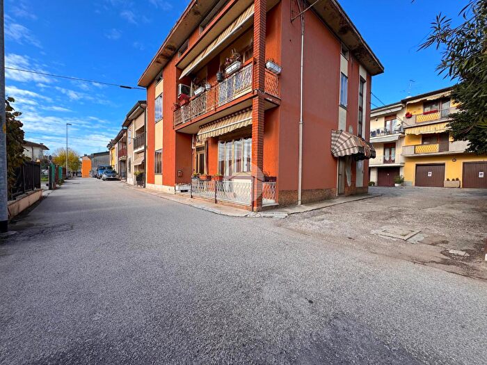 Casa con 7 locali in vendita in Via Giuseppe Mazzini, Castel DAzzano