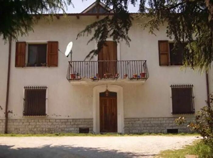 Casa con 6 locali in vendita in Via Nazionale Gualdo, Roncofreddo