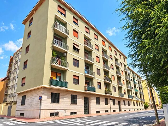 Appartamento trilocale in vendita in Via Massaua, Vercelli