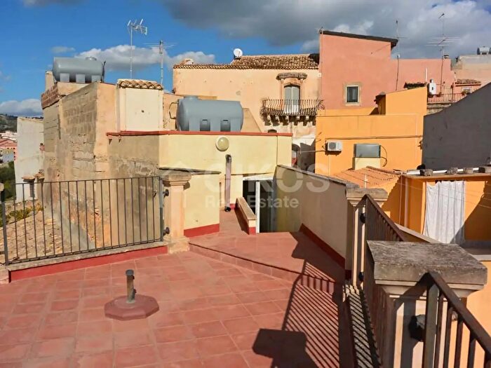 Casa quadrilocale in vendita in Ronco Giusti, Noto