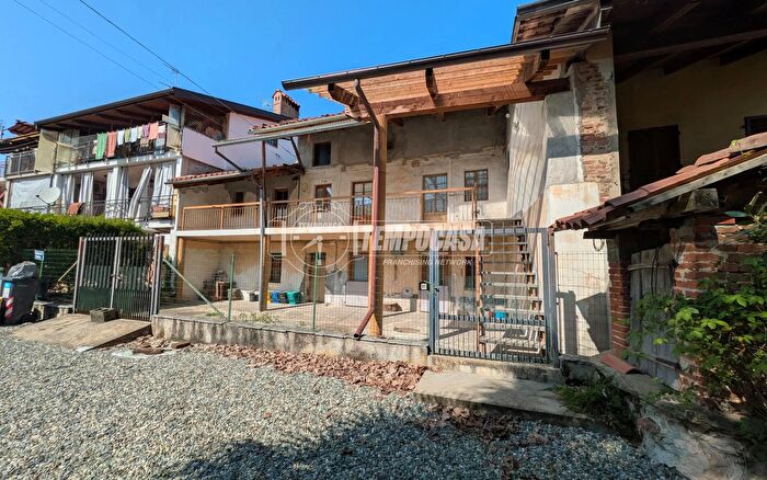 Casa con 6 locali in vendita in Strada Carossia, Castellamonte