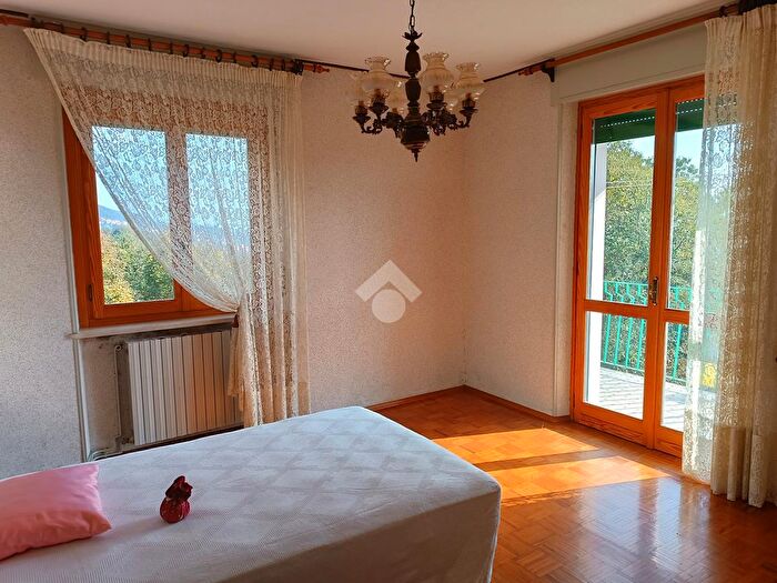 Appartamento con 5 locali in vendita in Frazione Borgo, Veglio