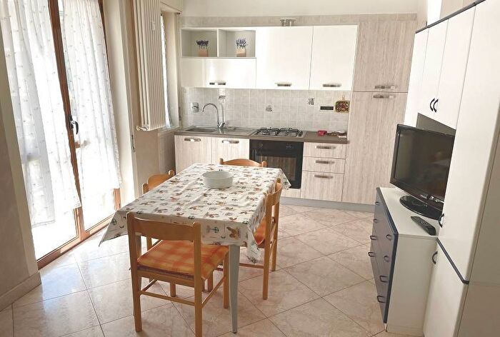 Appartamento trilocale in affitto in Via Dante Alighieri, Borghetto Santo Spirito