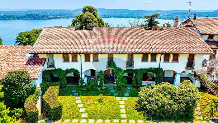 Casa quadrilocale in vendita in Via per Comnago, Lesa