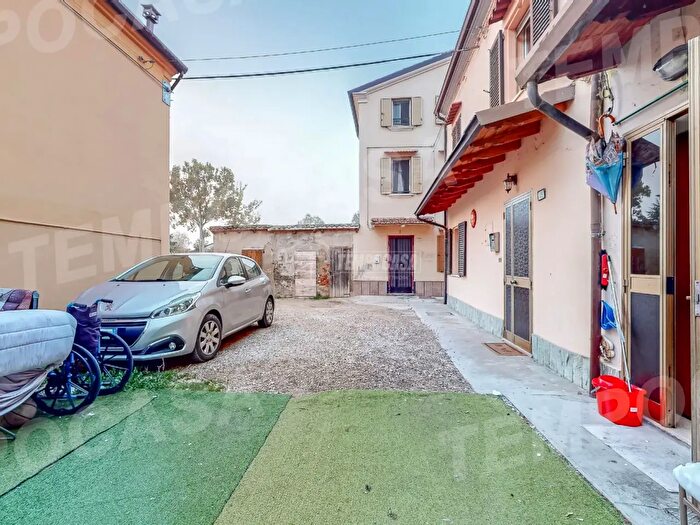 Casa quadrilocale in vendita in Via per Modena, Finale Emilia