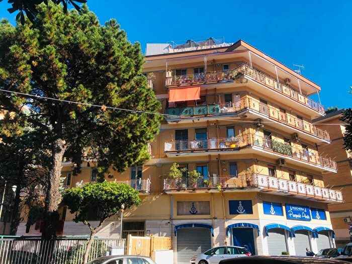 Appartamento trilocale in vendita in Via Belisario Corenzio, Salerno
