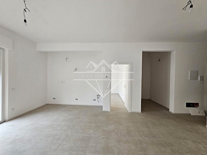 Appartamento quadrilocale in vendita in Luni