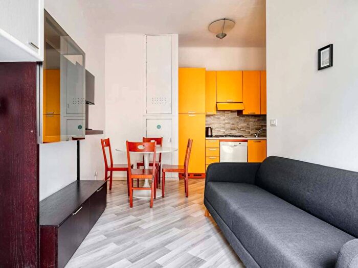 Appartamento trilocale in affitto in Via Ausonio, Corso Genova, Milano