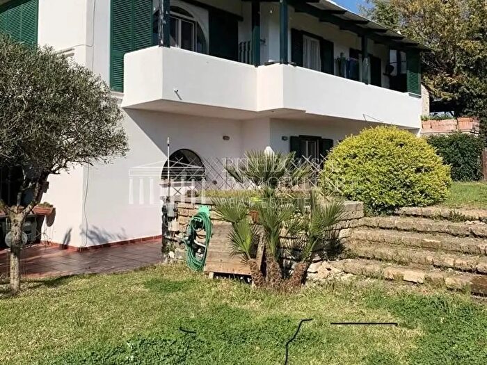 Casa con 8 locali in vendita in Via Aito, Serrara Fontana