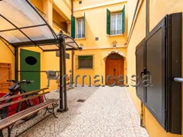 Appartamento con 5 locali in vendita in Via Asioli C, Correggio