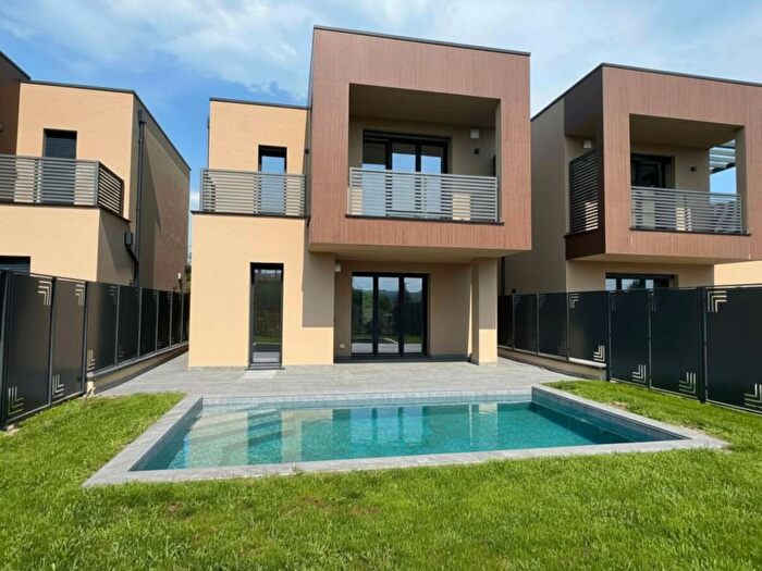 Casa con 6 locali in affitto in Pieve Vecchia Villaggio Sanghen, Manerba del Garda