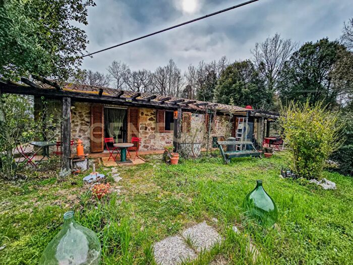 Casa con 6 locali in vendita in Località Camaiano Snc, Roccastrada