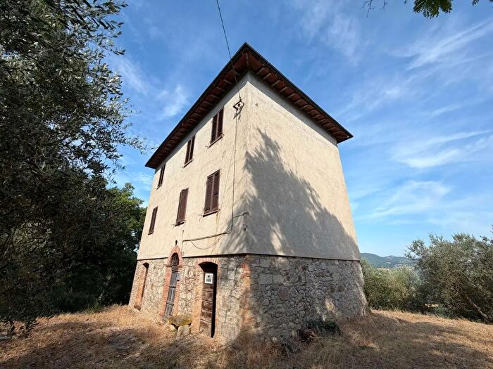 Casa con 8 locali in vendita in Vocabolo Fornace, Todi