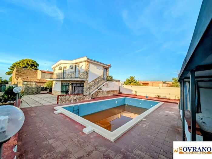 Casa con 7 locali in vendita in Carini