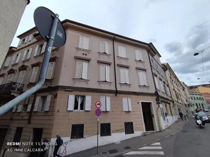 Appartamento trilocale in affitto in Via San Michele, Trieste