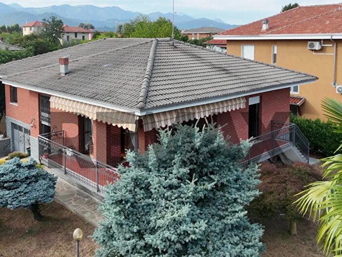 Casa con 7 locali in vendita in Via Aldo Brina, Candelo