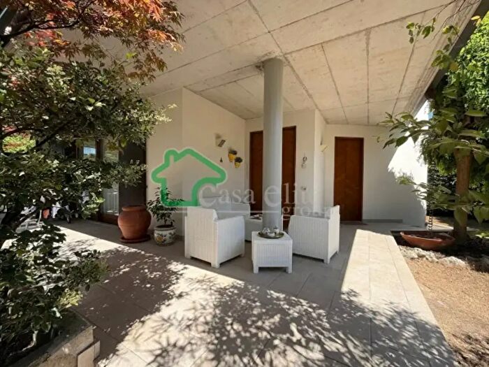 Casa con 6 locali in vendita in Via Carlo Marzagalli, Lodi
