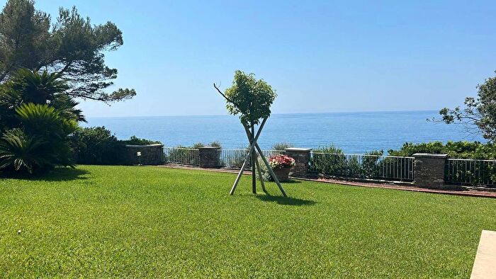 Casa con 5 locali in affitto in Via Aprile, Pieve Ligure