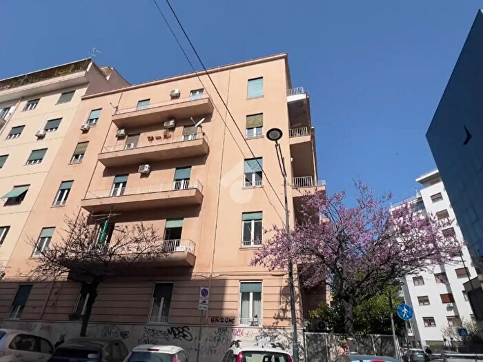 Appartamento trilocale in vendita in Via Ugo Foscolo, Palermo