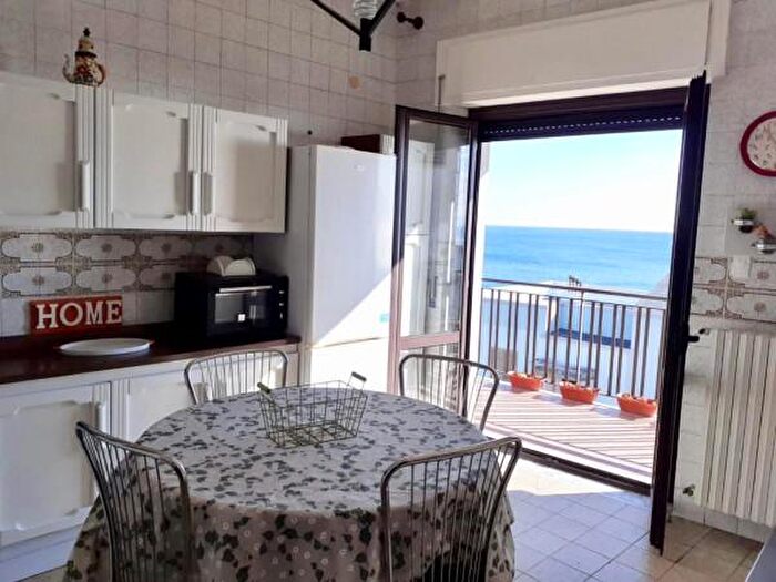 Appartamento quadrilocale in affitto in Via Francesco Caracciolo, Catanzaro