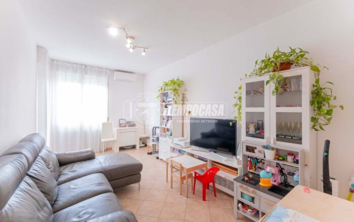 Appartamento trilocale in vendita in Via Longarone, Milano