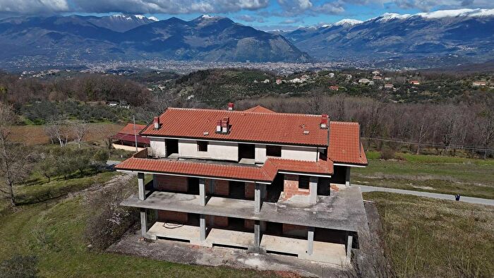 Casa con 9 locali in vendita in Via SantAngelo Arpino Frosinone, Arpino