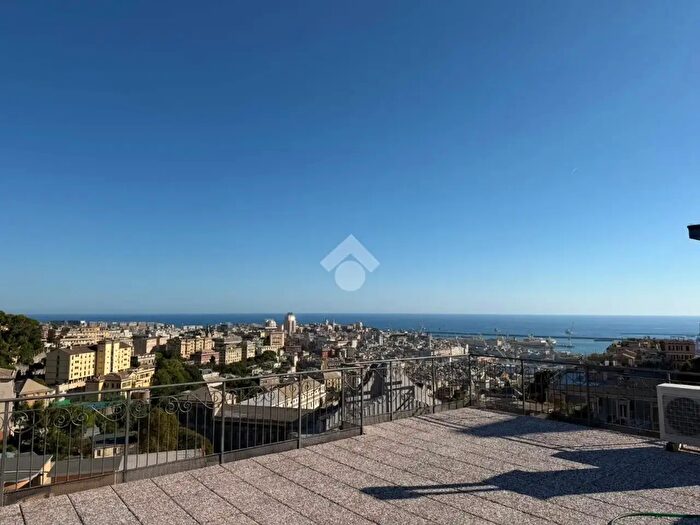 Appartamento con 6 locali in vendita in Attico Corso Firenze, Genova