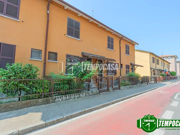 Casa trilocale in vendita in Via II Giugno, Gaggiano