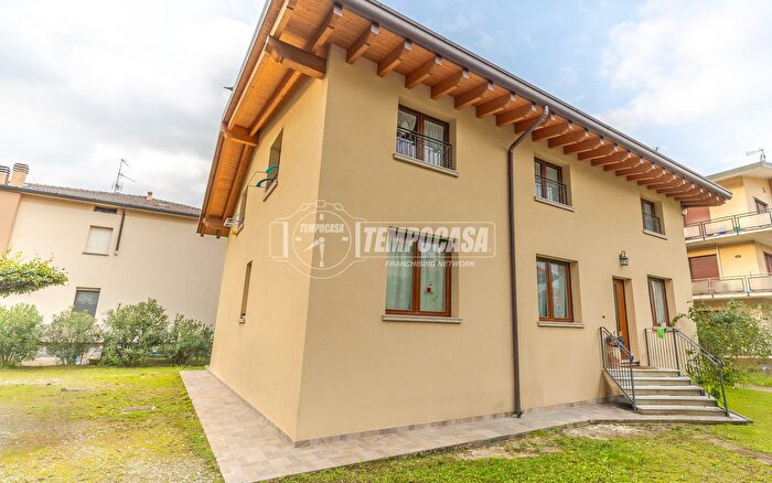 Casa con 5 locali in vendita in Credaro