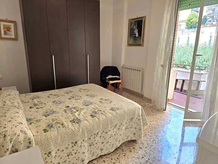 Appartamento trilocale in vendita in Via della Magliana Nuova, Roma