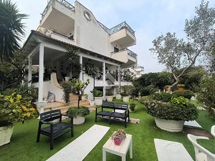 Casa con 5 locali in vendita in Via Bari, Bari