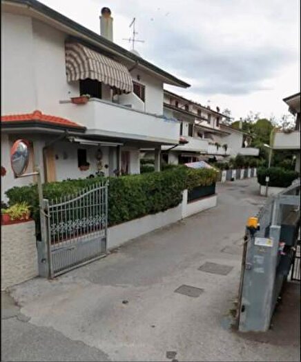 Casa con 6 locali in vendita in Via Butterfly, Viareggio