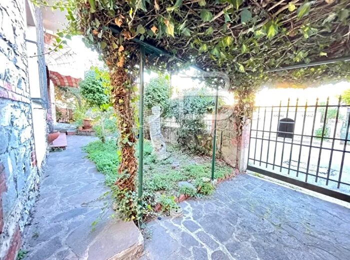 Casa quadrilocale in vendita in Massa E Cozzile